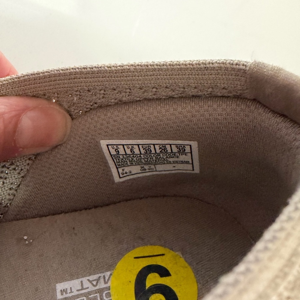 Ladies Tan Skechers - Picture 9 of 12